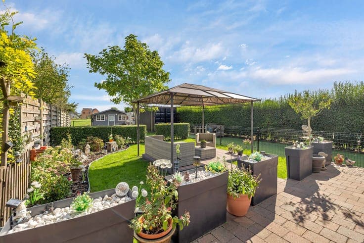 Ready-to-move-in bungalow with garden in quiet Zomergem