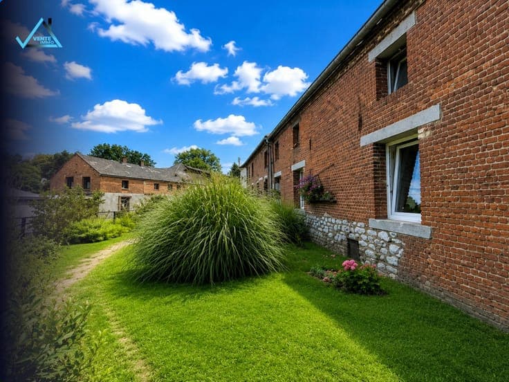 Charming 3-sided house in a quiet location