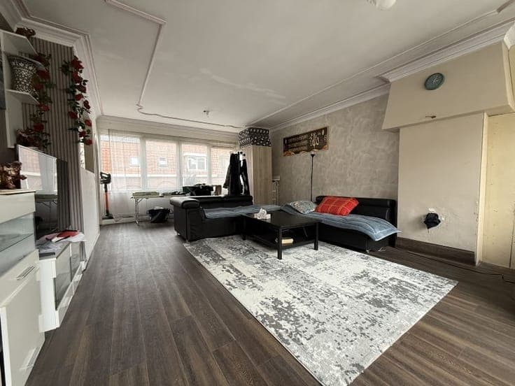 Ruime woning met 4 slaapkamers, garage en terras. (Ref.16...