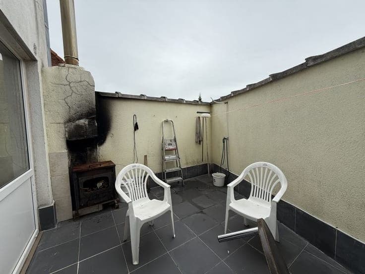 Ruime woning met 4 slaapkamers, garage en terras. (Ref.16...