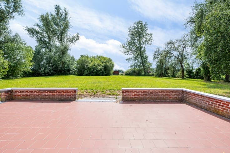 GERENOVEERD HOEVEKE MET UITZONDERLIJKE LIGGING ( MIDDEN I...