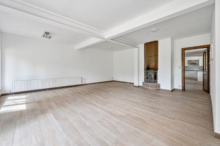 GERENOVEERD HOEVEKE MET UITZONDERLIJKE LIGGING ( MIDDEN I...