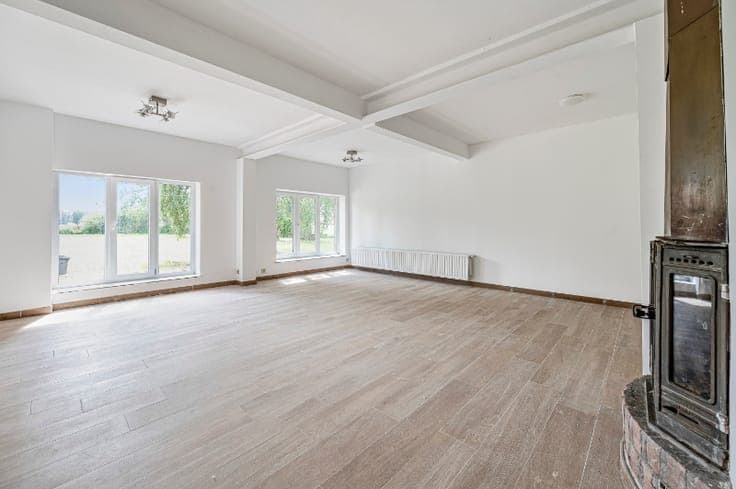 GERENOVEERD HOEVEKE MET UITZONDERLIJKE LIGGING ( MIDDEN I...
