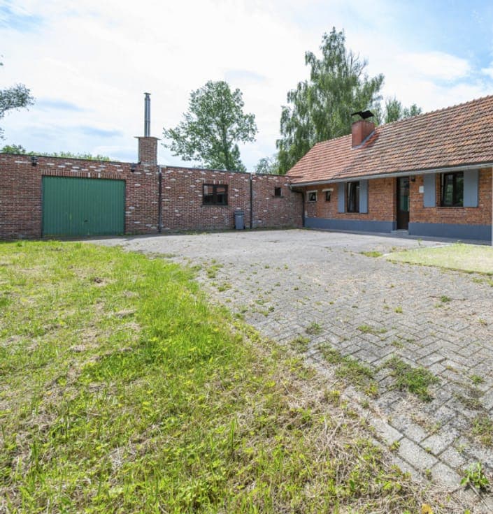 GERENOVEERD HOEVEKE MET UITZONDERLIJKE LIGGING ( MIDDEN I...