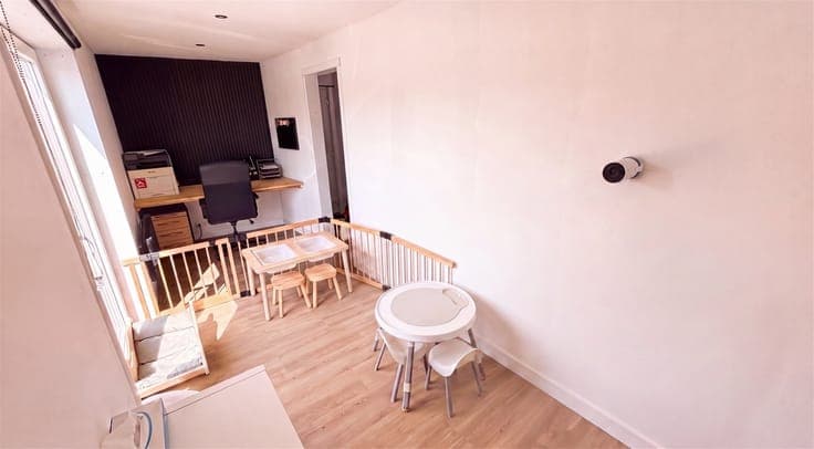 Ready-to-move-in house with 3 bedrooms, spacious attic, and