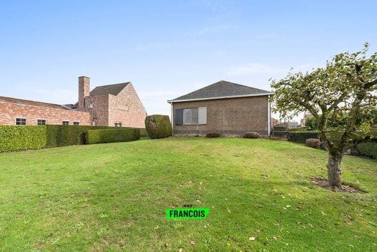 Charming house with potential in a quiet location in Waterv…
