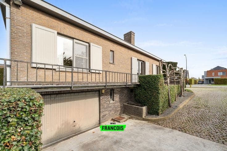 Charming house with potential in a quiet location in Waterv…