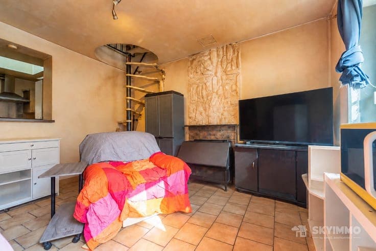MAISON UNIFAMILIALE À FORT POTENTIEL - CÔTÉ EXTÉRIEUR