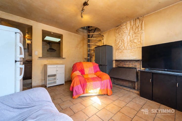 MAISON UNIFAMILIALE À FORT POTENTIEL - CÔTÉ EXTÉRIEUR