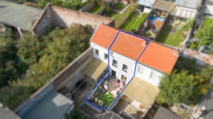 MAISON UNIFAMILIALE À FORT POTENTIEL - CÔTÉ EXTÉRIEUR