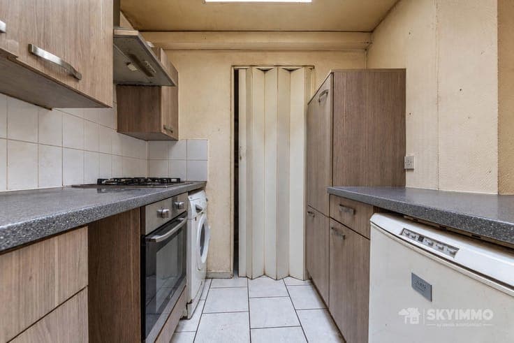 MAISON UNIFAMILIALE À FORT POTENTIEL - CÔTÉ EXTÉRIEUR