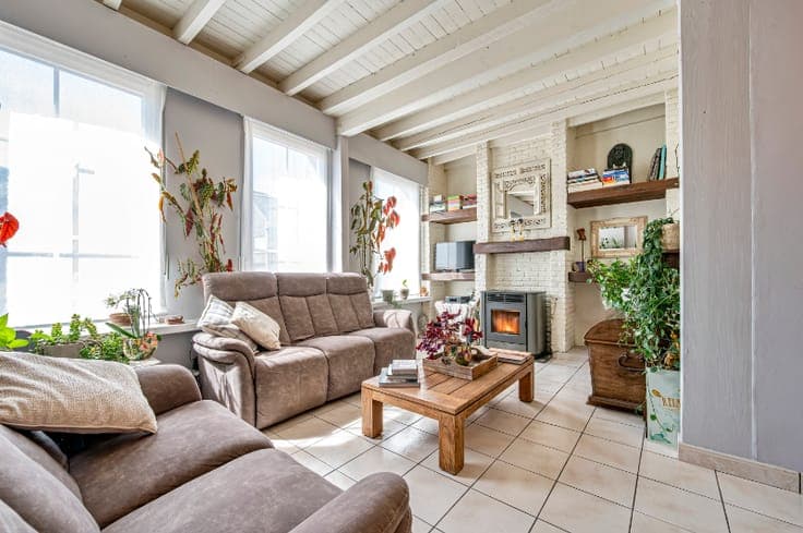 SUPER GEZELLIGE EIGENDOM MET TERRAS EN GROTE GARAGE