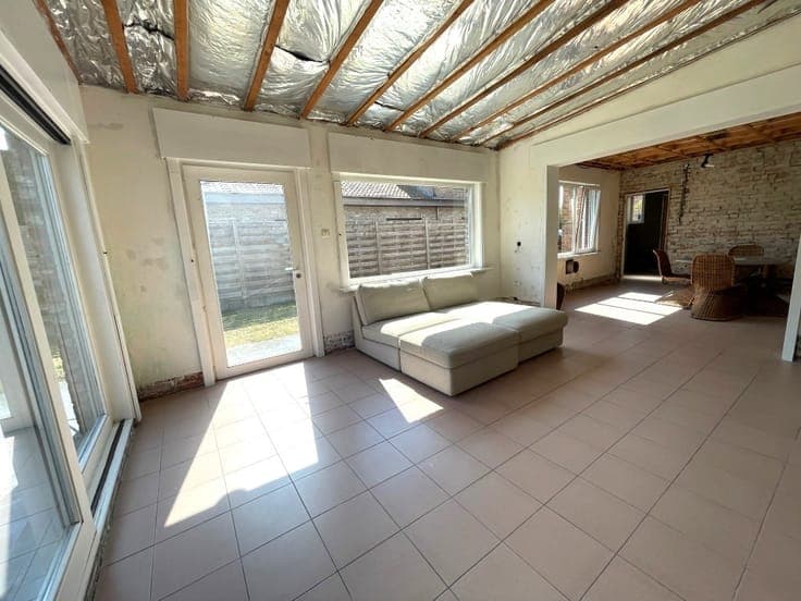 Te renoveren half-open woning op mooie rustige ligging, v...