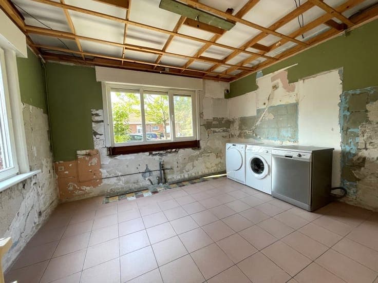 Te renoveren half-open woning op mooie rustige ligging, v...