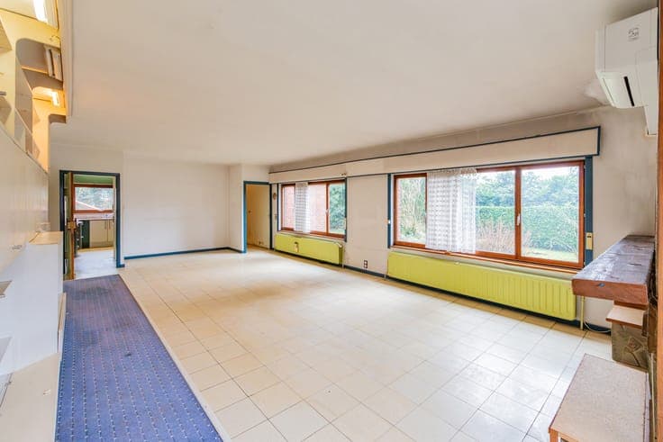 Spacious, bright living in prime Alsemberg location