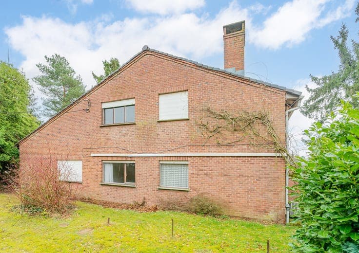 Spacious, bright living in prime Alsemberg location