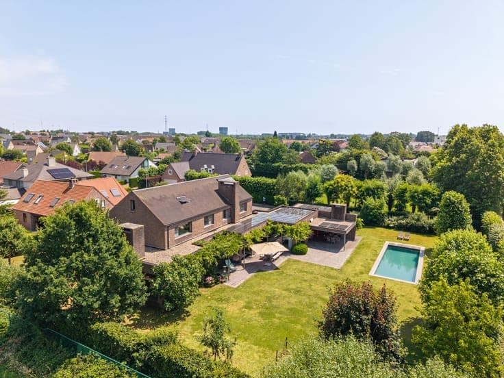 Architecturale villa met zwembad aan Sterrebos - Rumbeke