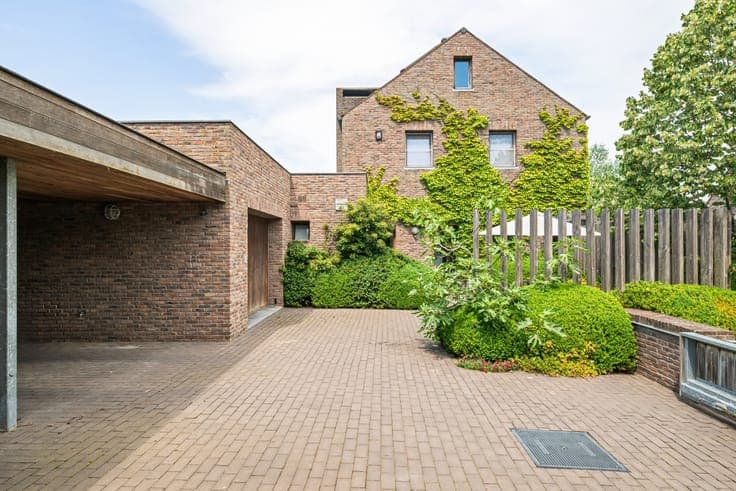 Architecturale villa met zwembad aan Sterrebos - Rumbeke