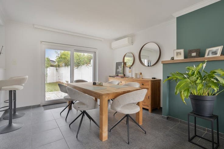 Halfopen woning te koop aan de Sint-Sebastiaanslaan in Iz...