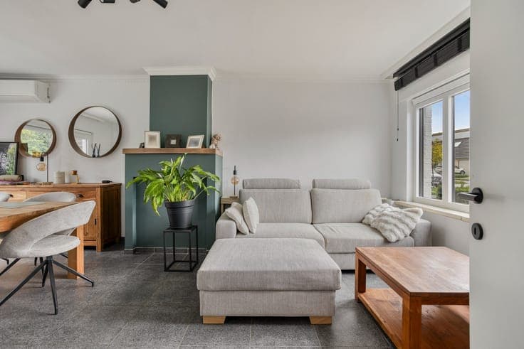 Halfopen woning te koop aan de Sint-Sebastiaanslaan in Iz...