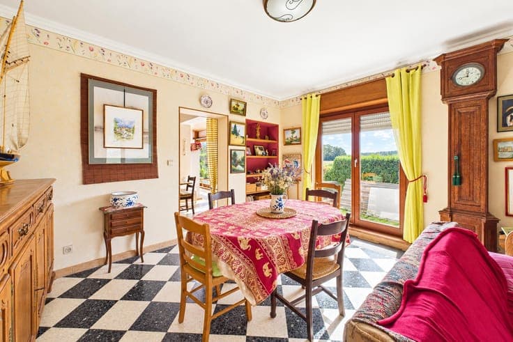 3-bedroom bungalow on an 1,700 m² plot with a large attic
