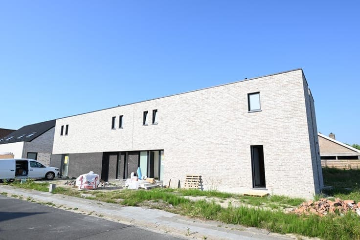 HALFOPEN nieuwbouwwoning in DORPSCENTRUM!