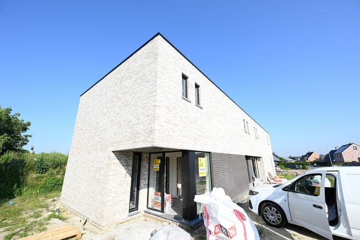 HALFOPEN nieuwbouwwoning in DORPSCENTRUM!