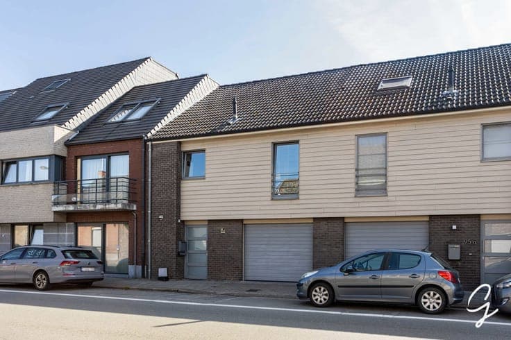 Move-in family home in the centre with garage and garden