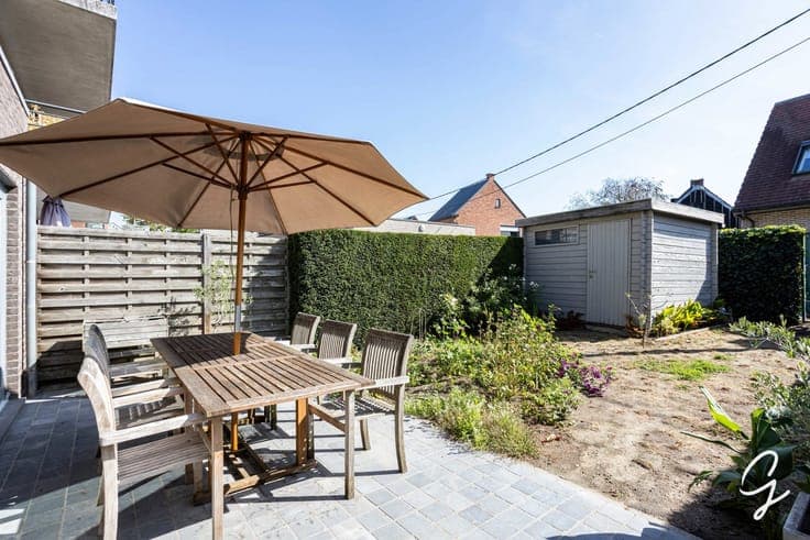 Move-in family home in the centre with garage and garden