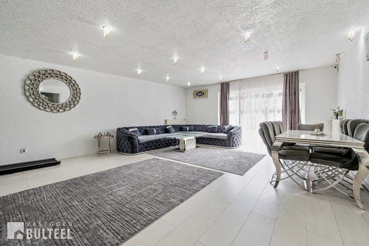 Bungalow met 3 slaapkamers en autostaanplaats.
