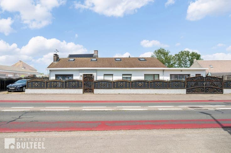 Bungalow met 3 slaapkamers en autostaanplaats.