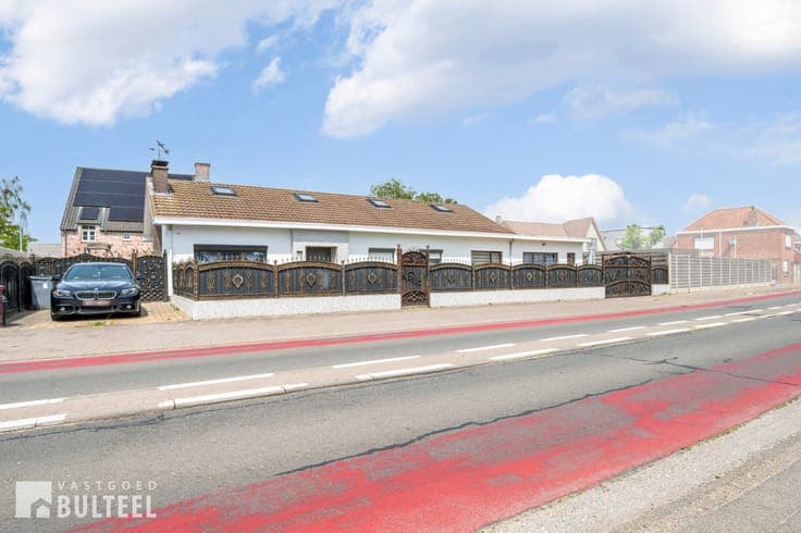 Bungalow met 3 slaapkamers en autostaanplaats.
