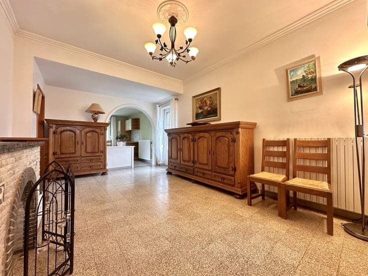 Maison soignée 4 ch. avec jardin, caves et garages