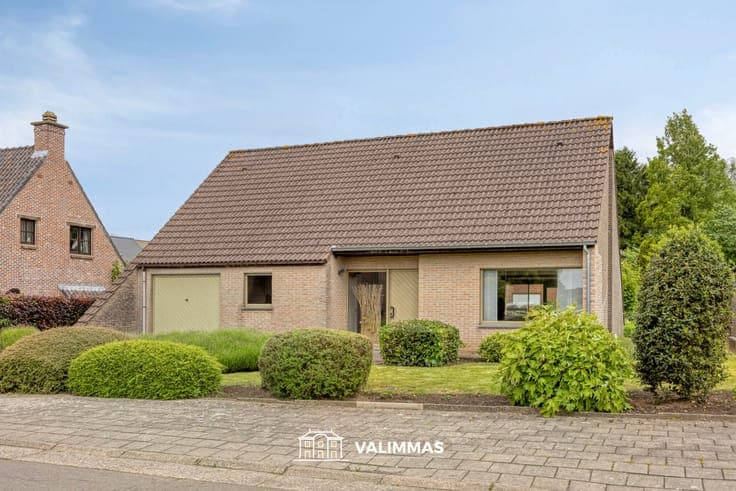 Rustig & residentieel gelegen villa met garage en mooie tuin