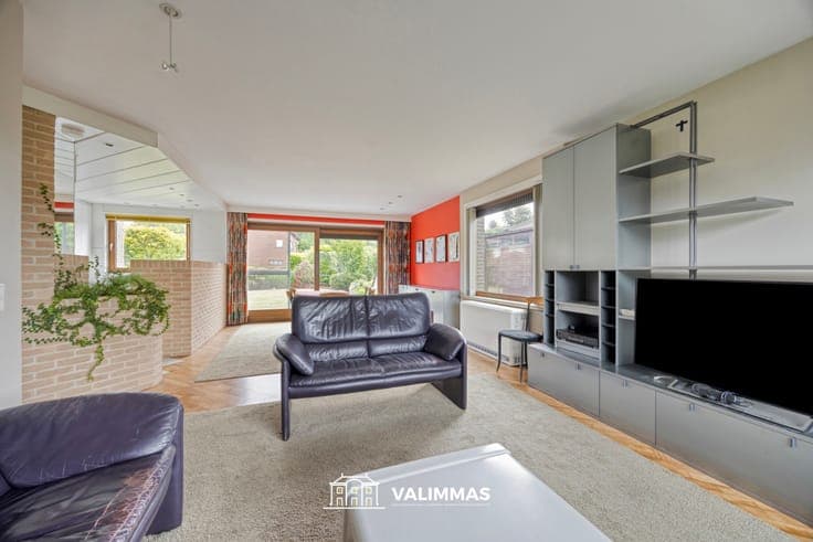 Rustig & residentieel gelegen villa met garage en mooie tuin