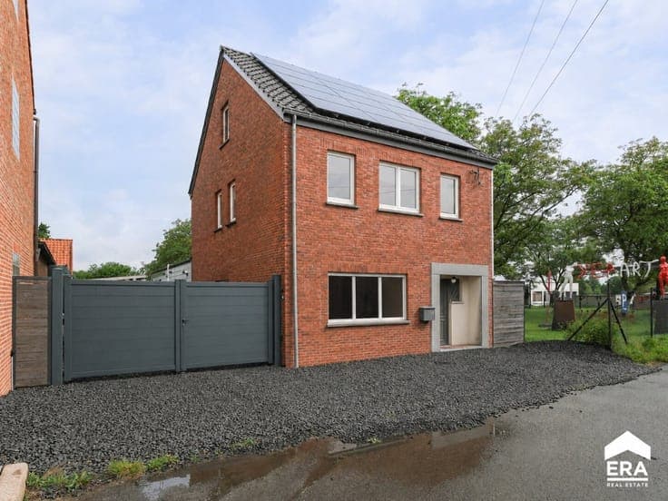 Semi-detached home with large green garden