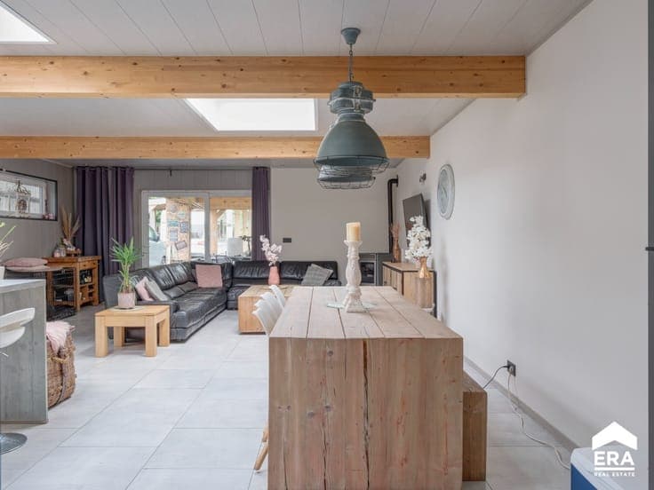 Semi-detached home with large green garden