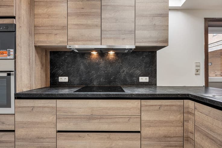 Ideale halfopen starterswoning (met twee autostaanplaatse...