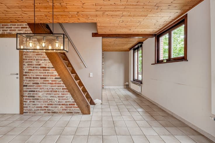 Ideale halfopen starterswoning (met twee autostaanplaatse...