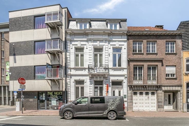Authentic 4-bedroom townhouse in the heart of Roeselare