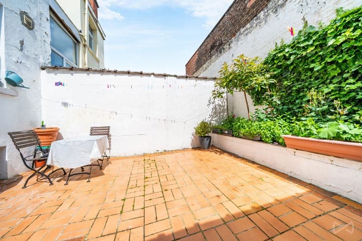 Spacious single-family home with a yard!