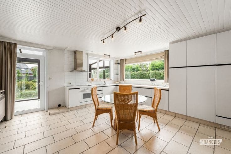 Veelzijdige woning met optie tot kangoeroewonen in Sint-Hen…