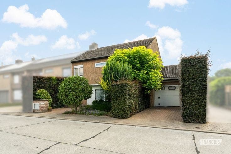 Veelzijdige woning met optie tot kangoeroewonen in Sint-Hen…