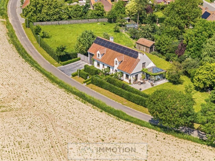 Uniek gelegen villa met prachtig landelijk uitzicht in Zw...