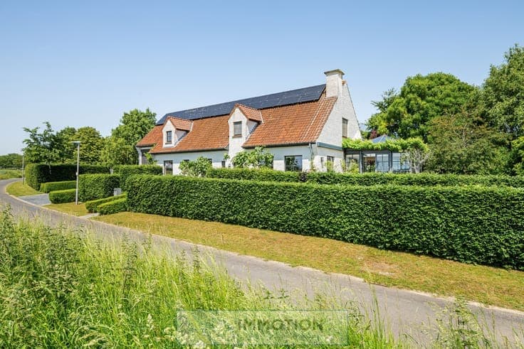 Uniek gelegen villa met prachtig landelijk uitzicht in Zw...