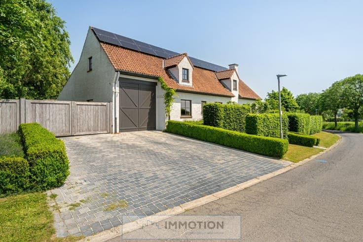 Uniek gelegen villa met prachtig landelijk uitzicht in Zw...