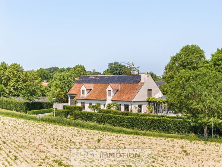 Uniek gelegen villa met prachtig landelijk uitzicht in Zw...