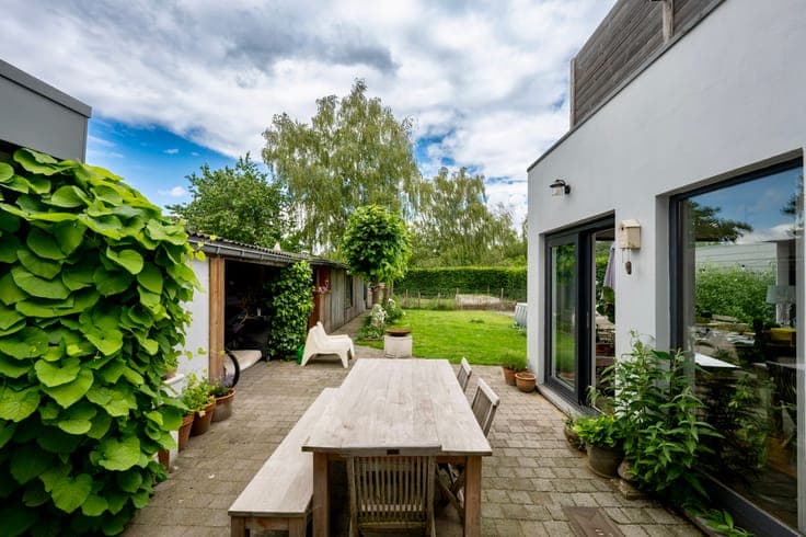 House 4 bed. with garden and liberal profession space