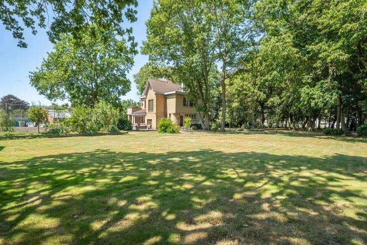 Karaktervolle villa op uitzonderlijk parkdomein van 67 ar...