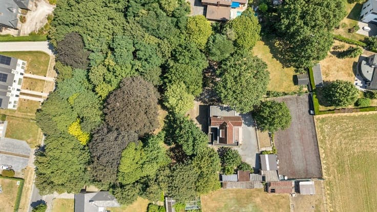 Karaktervolle villa op uitzonderlijk parkdomein van 67 ar...
